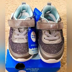 Stride Rite Sneaker Sz 5.5 Toddler Girls Silver - NWT
